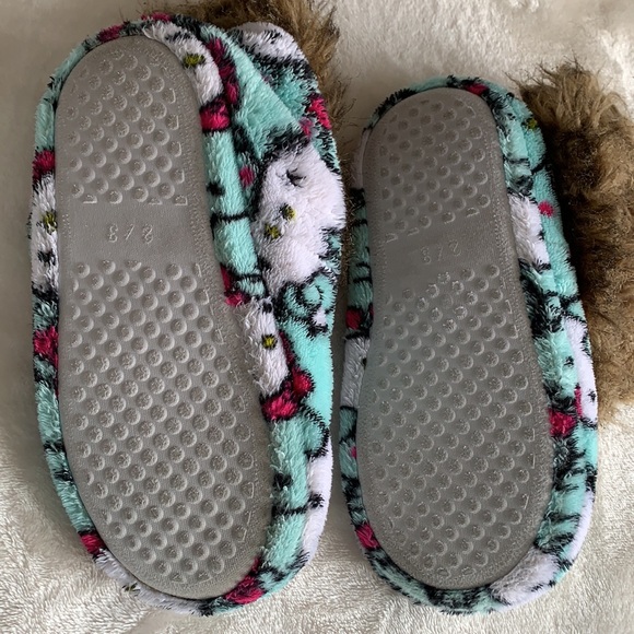 Hello Kitty Slipper Booties Size 2/3 - Picture 3 of 5